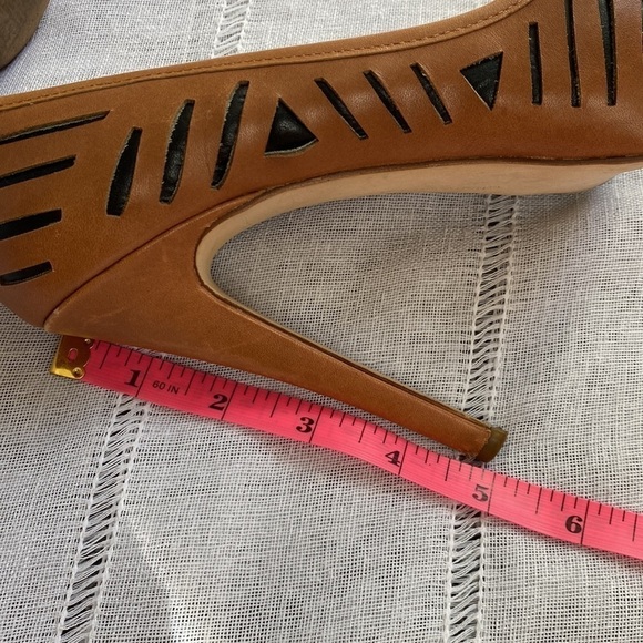 BCBGeneration leather stilettos. - Picture 8 of 13